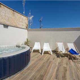 3 bedroom villa with jacuzzi, Castellammare del Golfo, sleeps 4-6